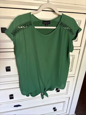 Fortune + Ivy Green Tie-Front Short Sleeve Blouse